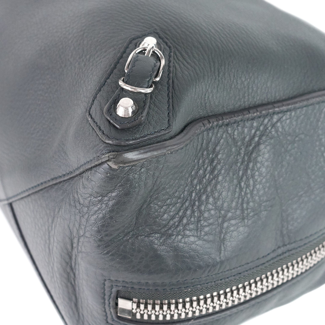 Papier A4 Medium Classic Stud Agneau Leather Bag