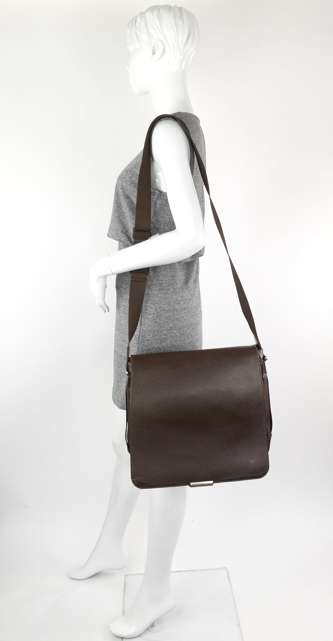Sold at Auction: Louis Vuitton Canvas Taiga Leather Viktor Messenger Bag