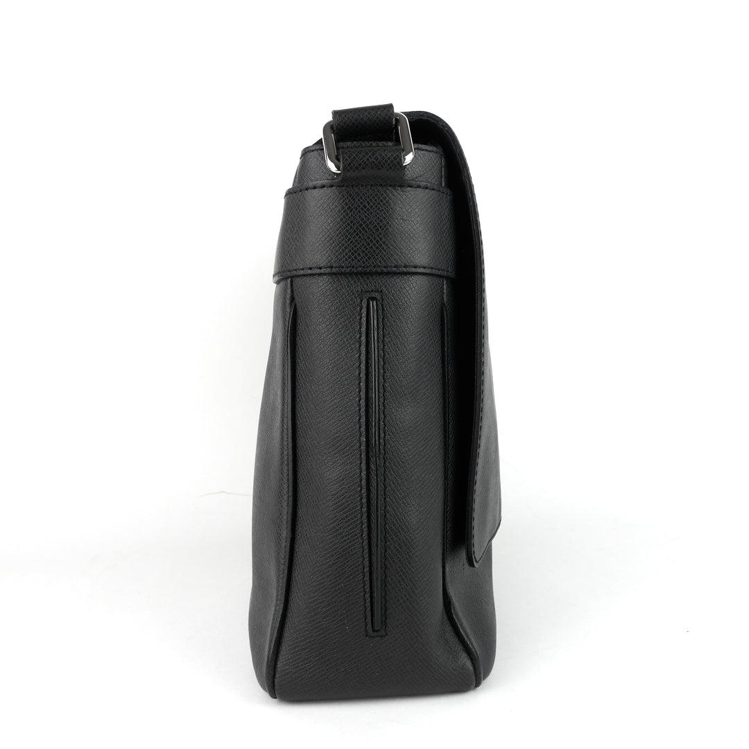 Louis Vuitton Taiga Roman GM - Black Messenger Bags, Bags - LOU785100